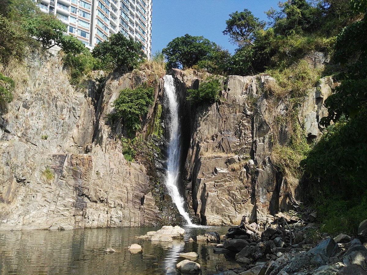 A Sky Full of Gods and Buddhas – Hong Kong