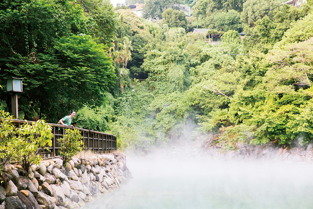 Volcanoes and hot springs in Taipei tour